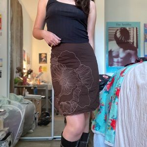 vintage Ann Taylor skirt with embroidered flower pattern. fits size S-M